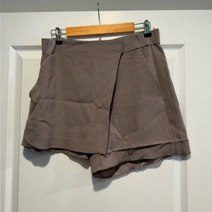 aritzia dark gray skort
